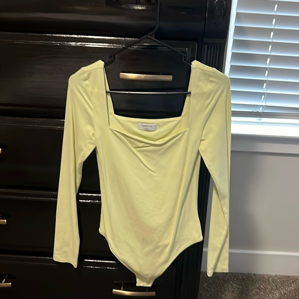 Aritzia Babaton Contour Squareneck Bodysuit Chamomile Yellow Size small